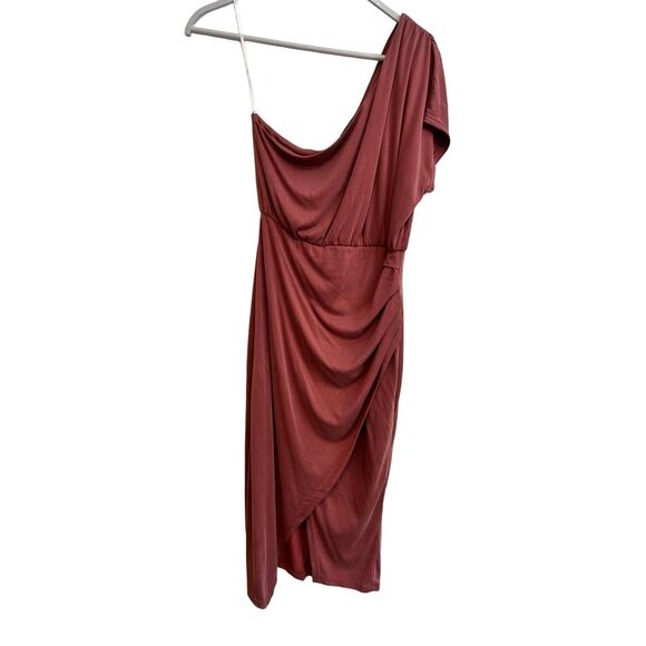 Lulus Raise a Glass Washed Red One-Shoulder Midi Dress Size: Medium - Picture 4 of 9